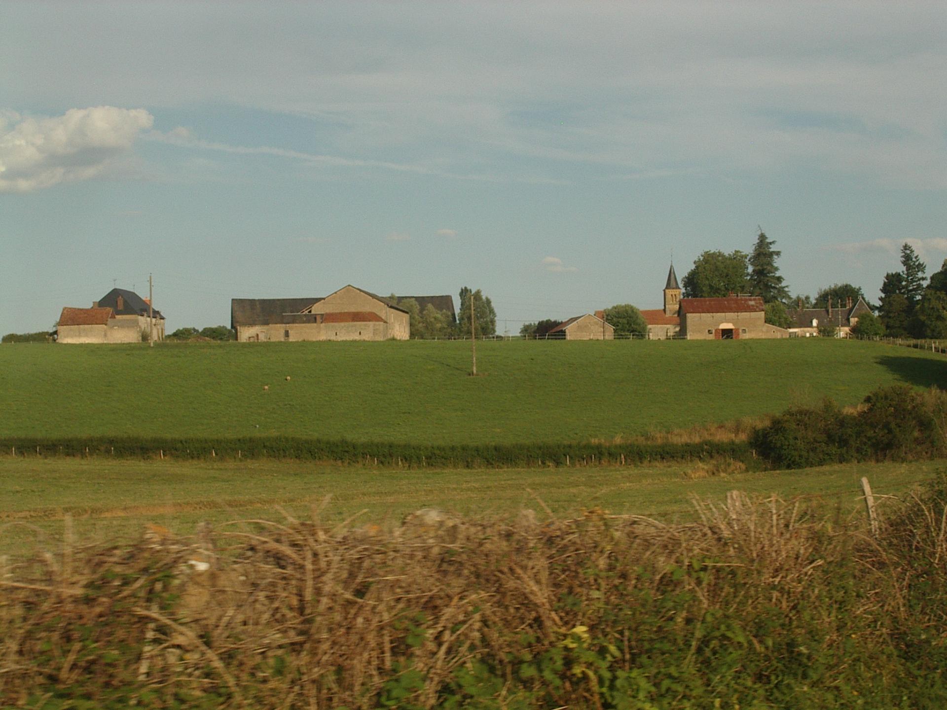 Vue sur la colline de Montenoison